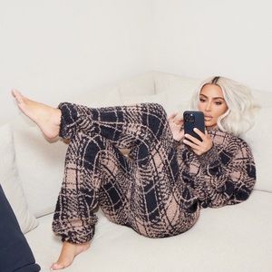 SKIMS NEVER BEEN WORN COZY KNIT UNISEX JOGGER